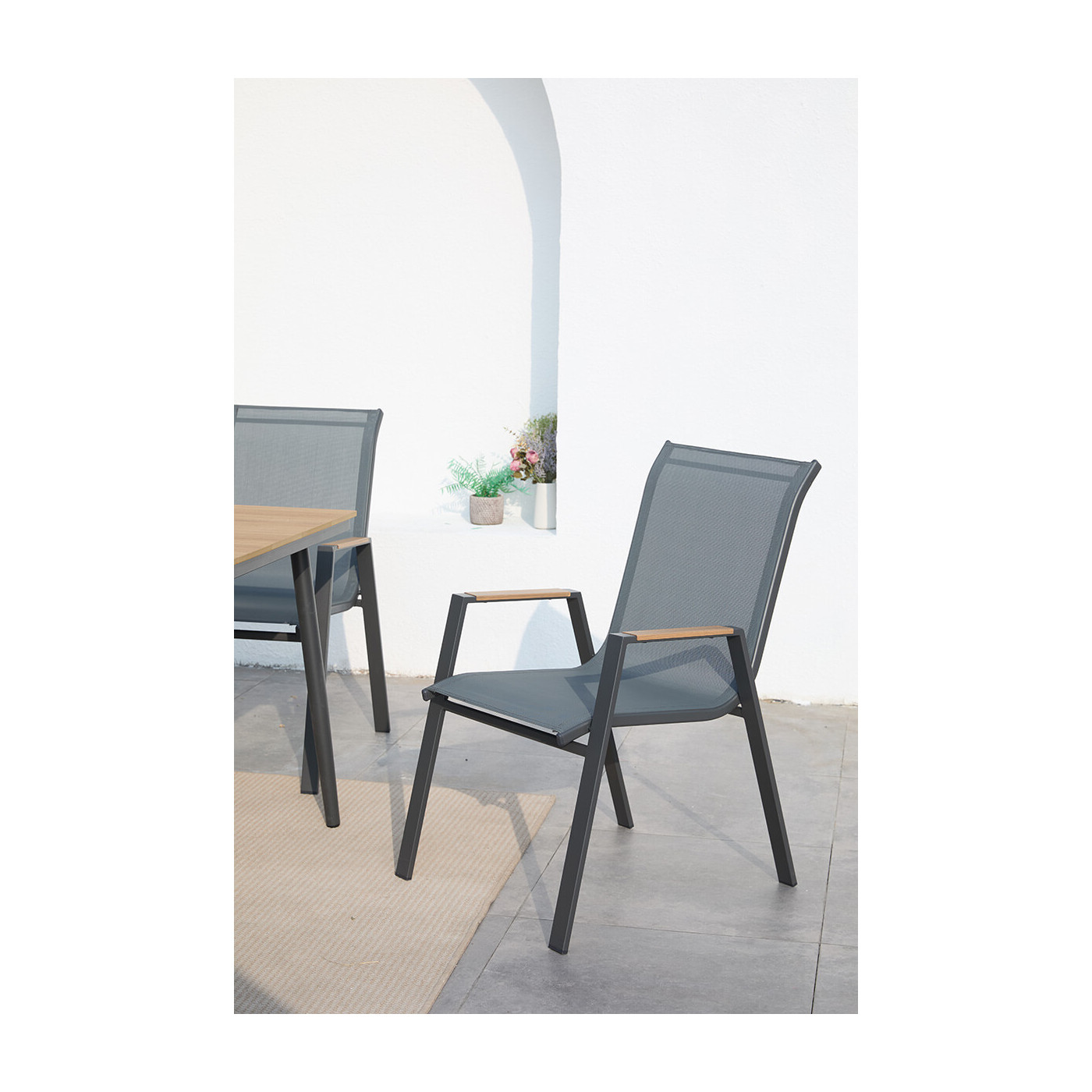 wygodne krzesło z oparciami w stylu wood look z zestawu nova dining