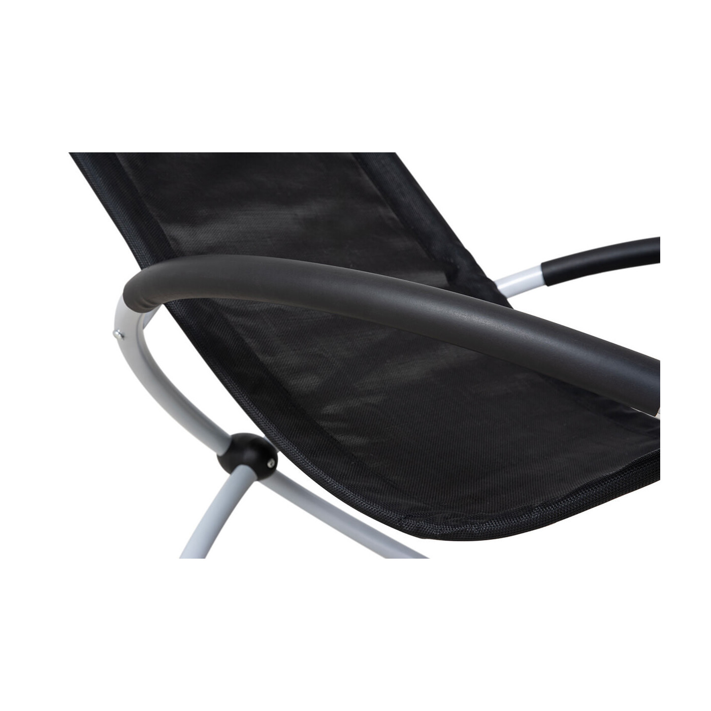 zbliżenie na podłokietnik leżanki galaxy pokryty czarnym materiałem