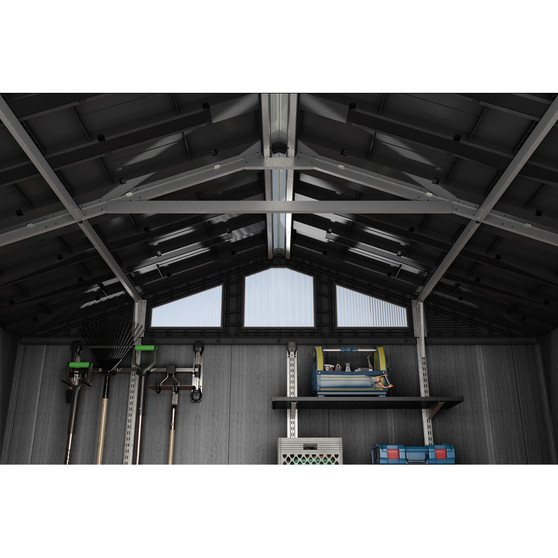 wnętrze domku ogrodowego keter stronghold shed, wzmocnienia dachu, narzędzia ogrodnicze