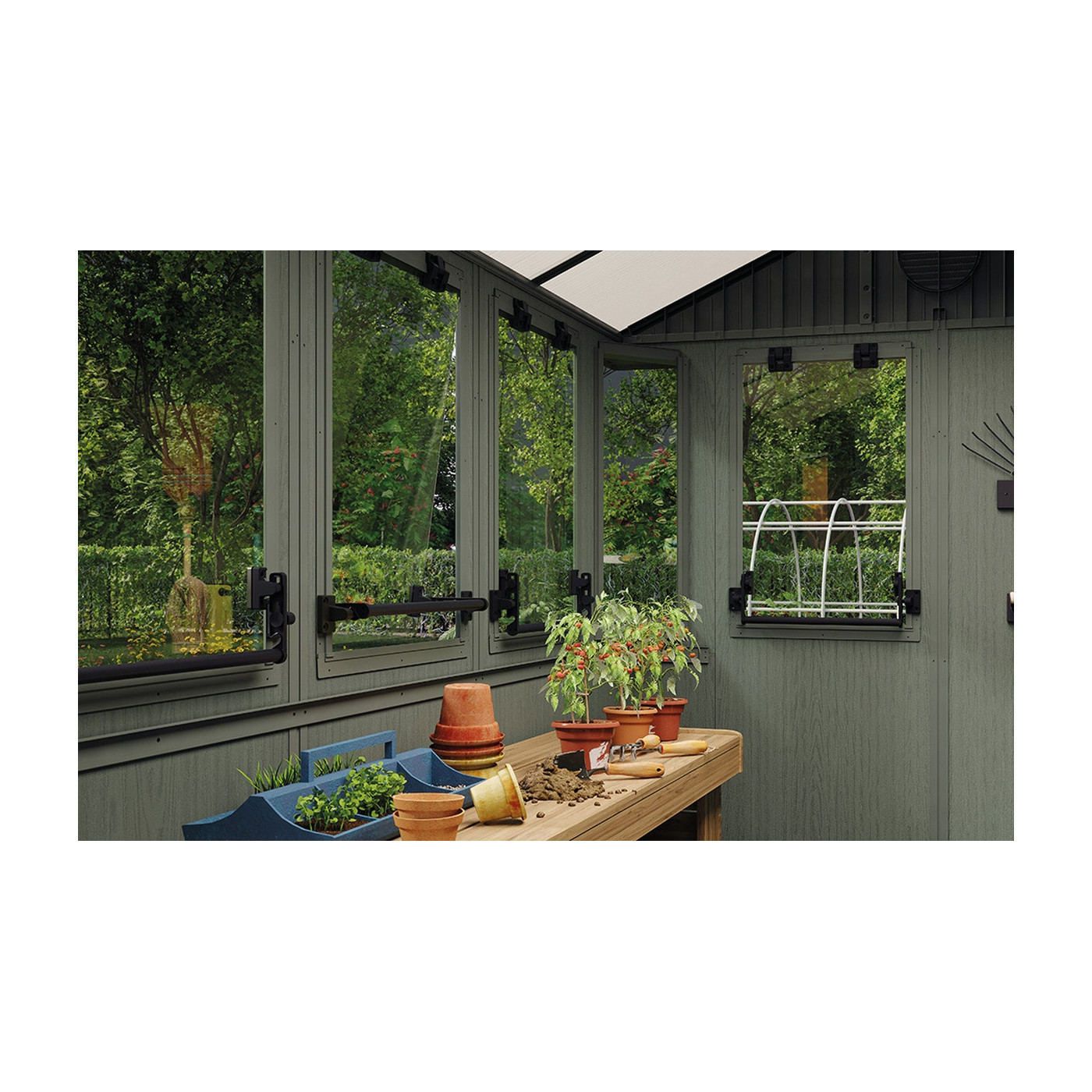 Półka jako wyposażenie wnętrza domku potting shed