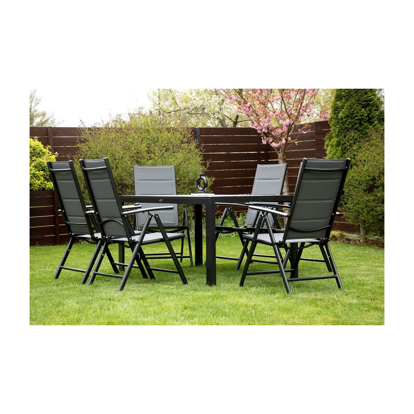 Sześć krzeseł i stolik z zestawu ogrodowego SYDNEY dark grey/ dark grey