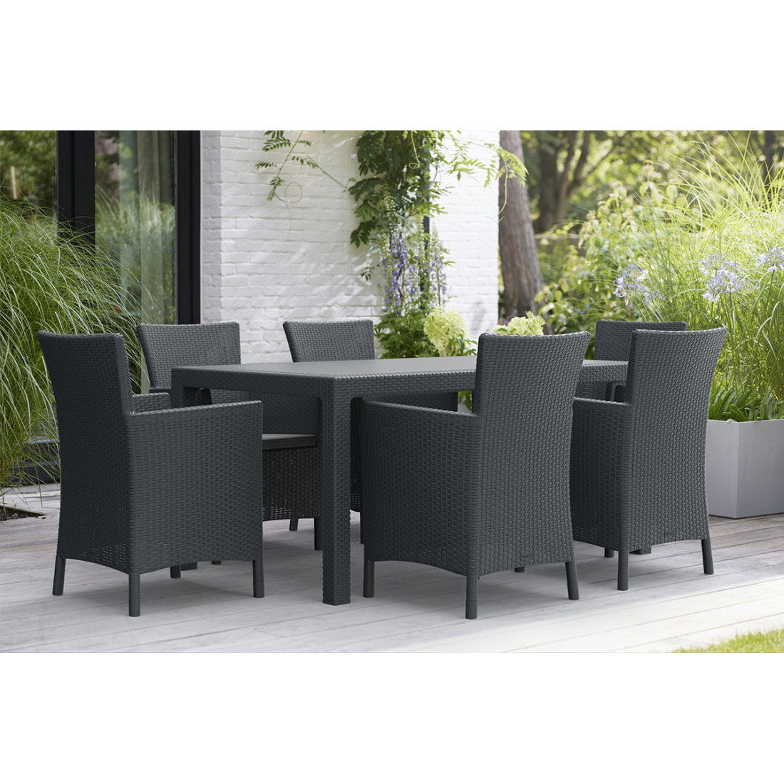 grafitowe meble ogrodowe iowa/melody na tarasie przed białym domem 