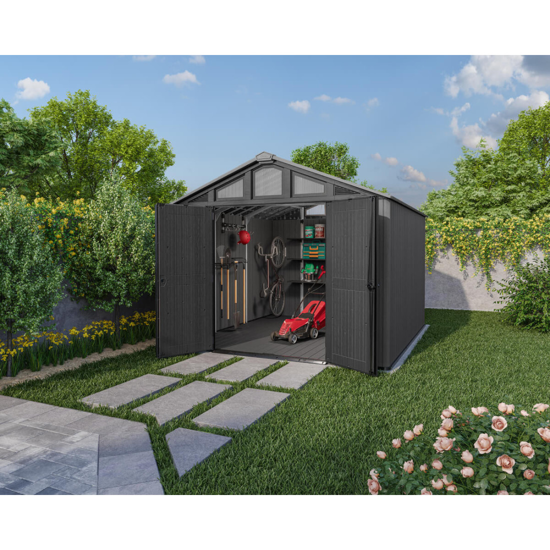 Otwarty domek narzędziowy, w którym znajduje się czerwona kosiarka, czarny rower i akcesoria ogrodowe 