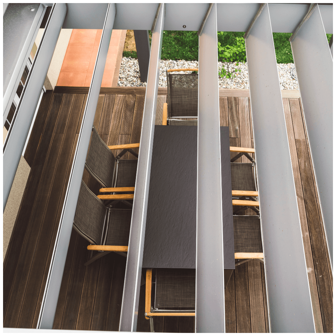 Regulowany dach pergoli tarasowej 3x3 Premium Wall White - Gutroof