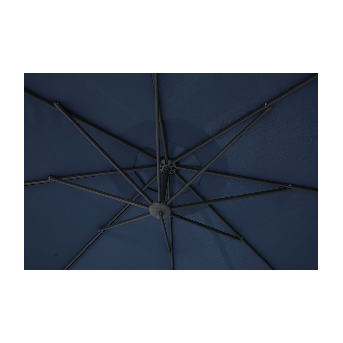 Zbliżenie na ośmioszprzychową czaszę parasola sanotrini 