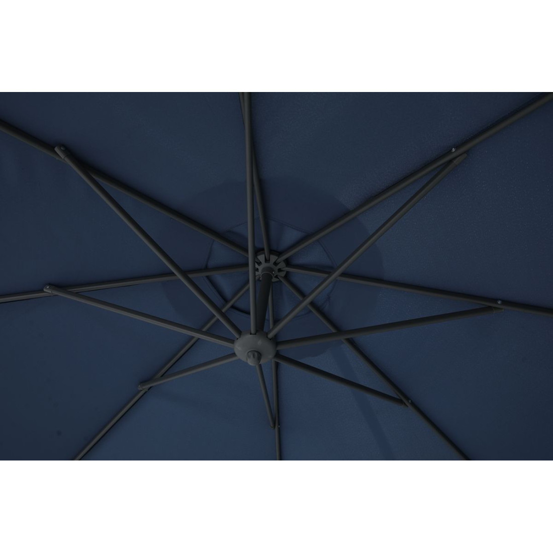 Zbliżenie na ośmioszprzychową czaszę parasola sanotrini 