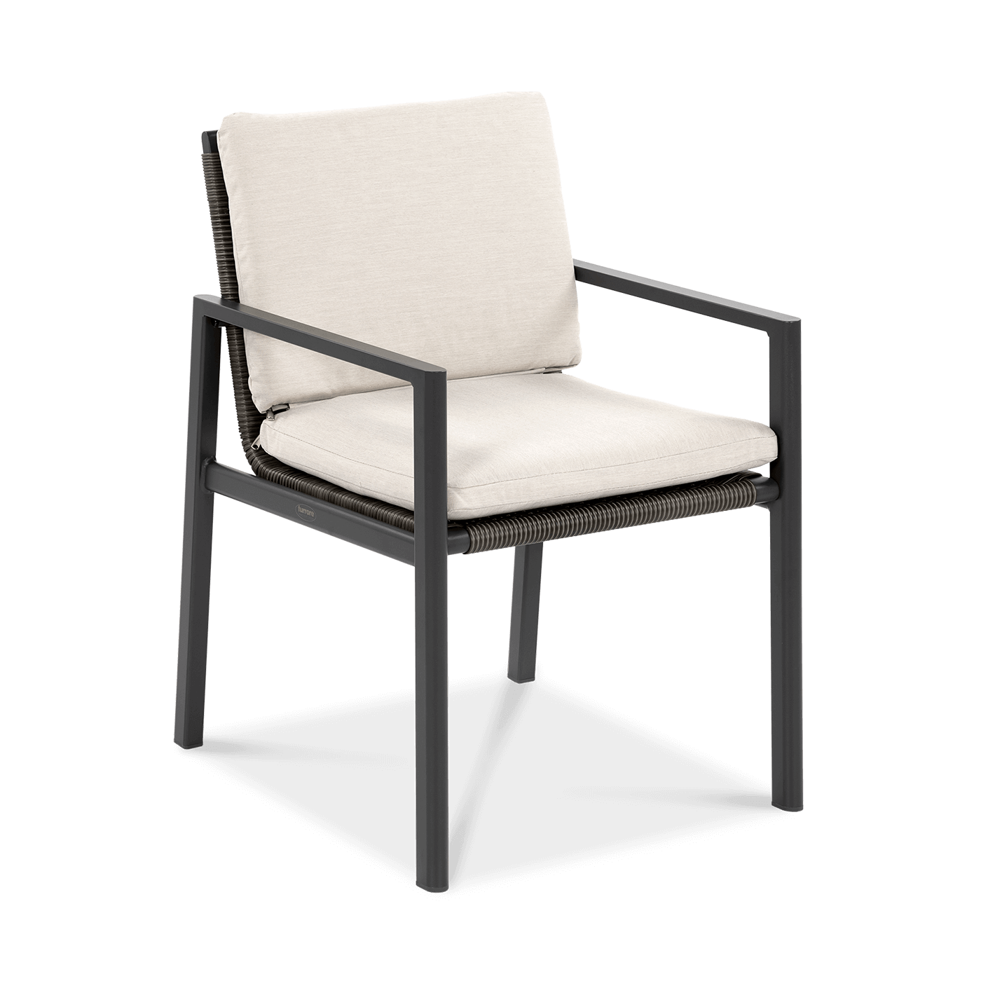 Przód wygodnego krzesła z aluminium wyposażonego w poduszki i z technorattanowym wykończeniem oparcia