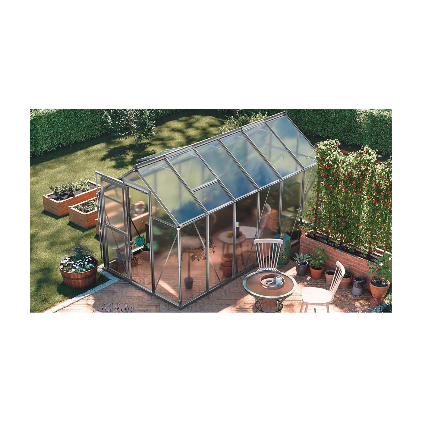 aranżacji srebrnej szklarni z poliwęglanu przed domem