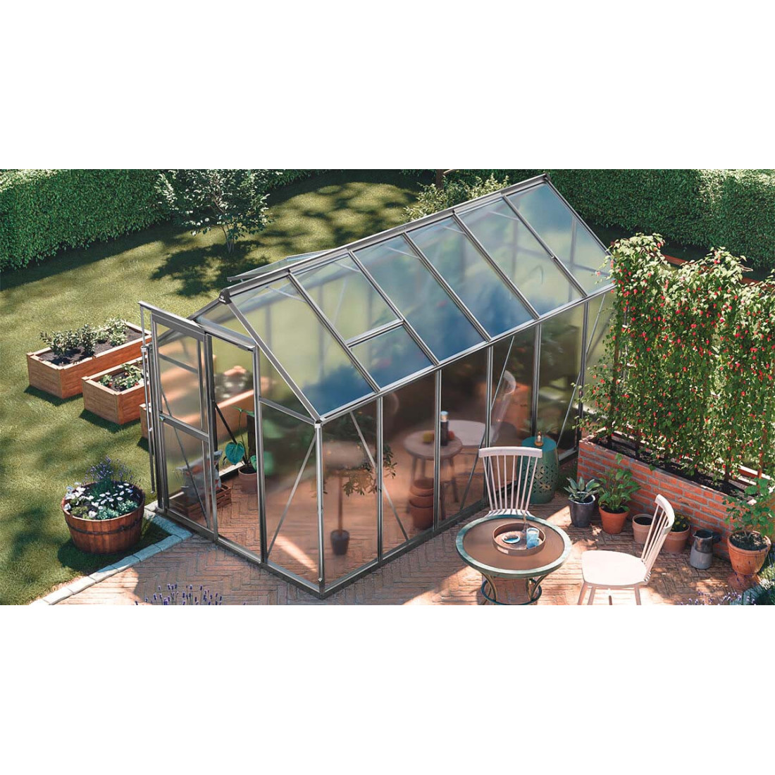 aranżacji srebrnej szklarni z poliwęglanu przed domem