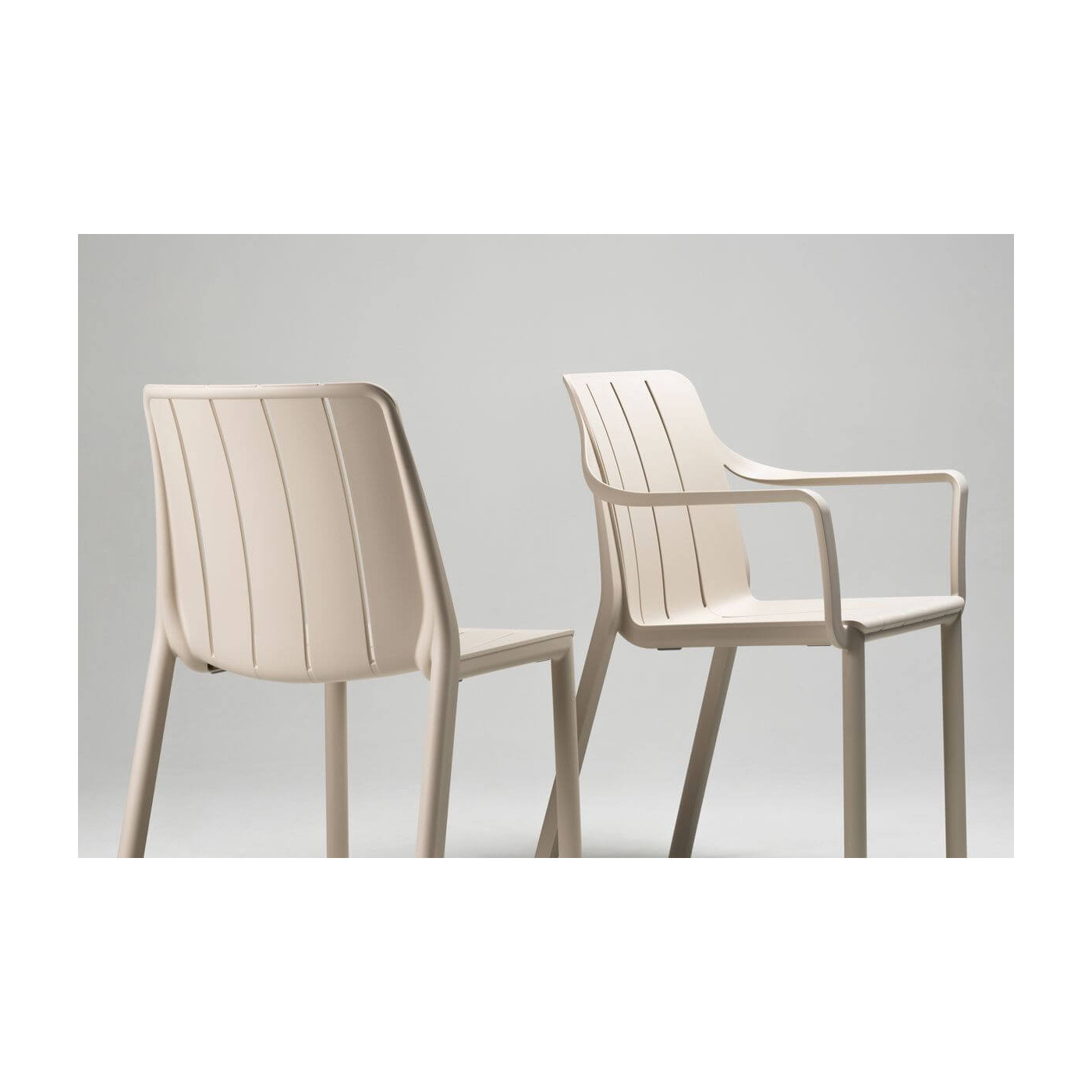 Krzesła TIBERINA Corda marki Nardi – widok z przodu i z tyłu, podkreślający linię i kształt