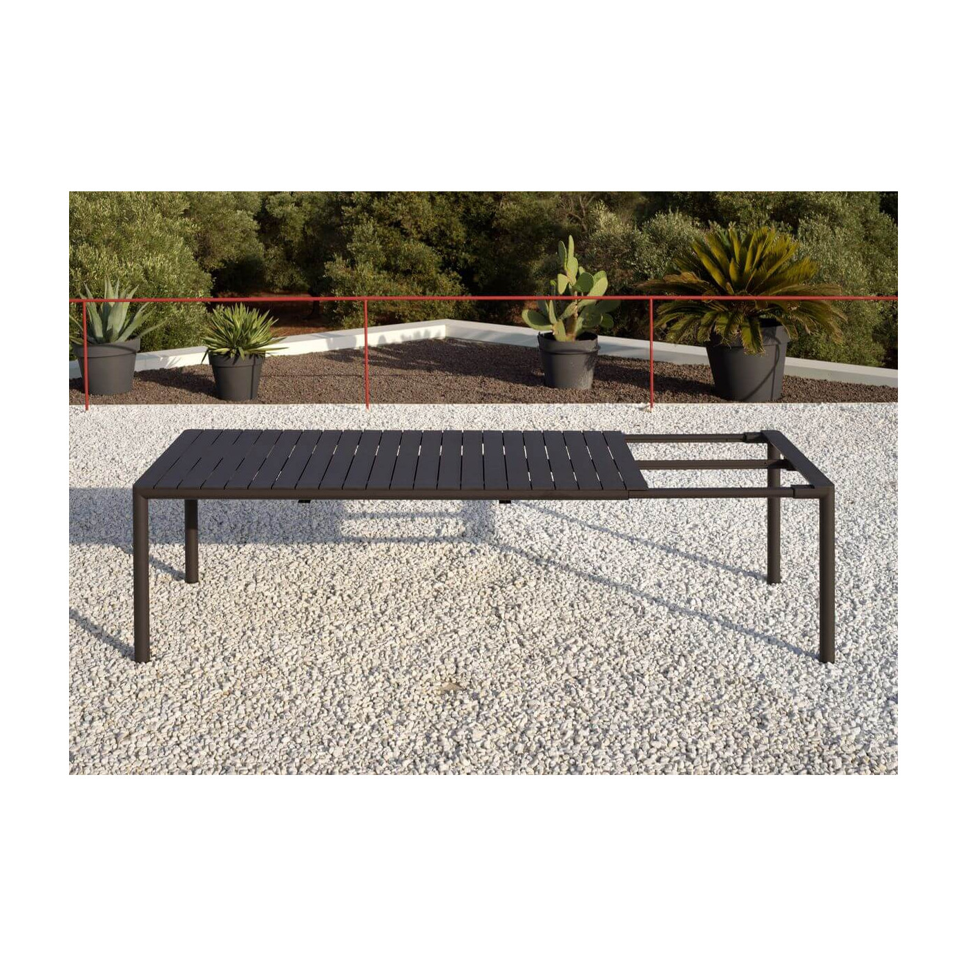 Proces rozkładania stołu TEVERE 210 Tortora Nardi w ogrodowej aranżacji