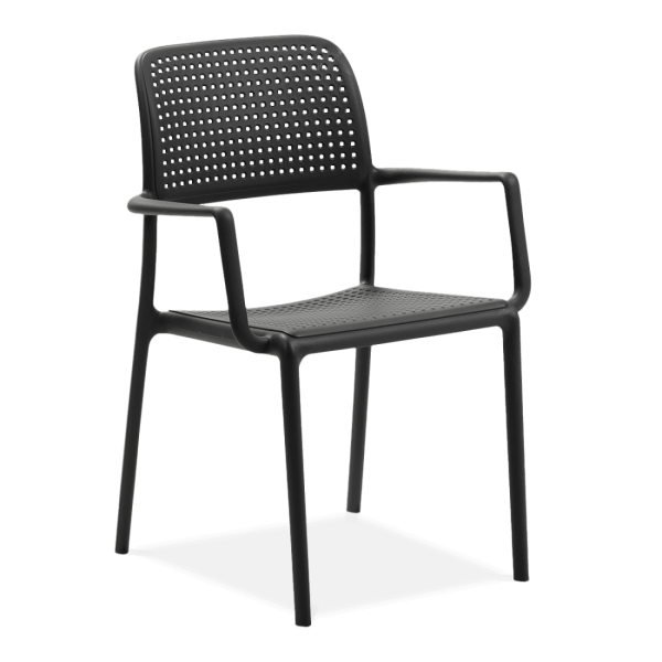 czarne krzesło ogrodowe z oparciem i podłokietnikami