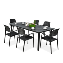 Czarny zestaw mebli jadalnianych do ogrodu z krzesłami i stołem