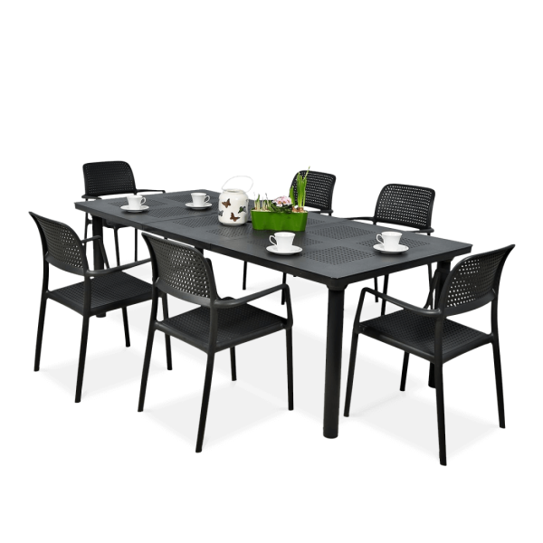 Czarny zestaw mebli jadalnianych do ogrodu z krzesłami i stołem