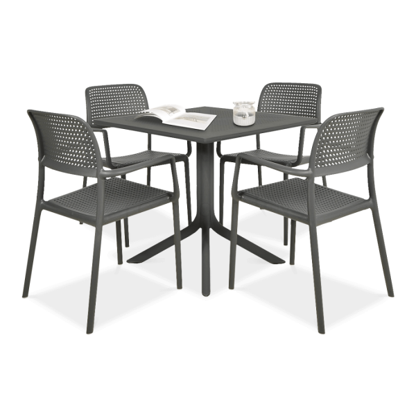 zestaw czarnych mebli jadalnianych z czterema krzesłami i stolikiem