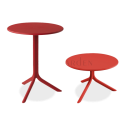 czerwone dwa stoliki w różnych rozmiarach