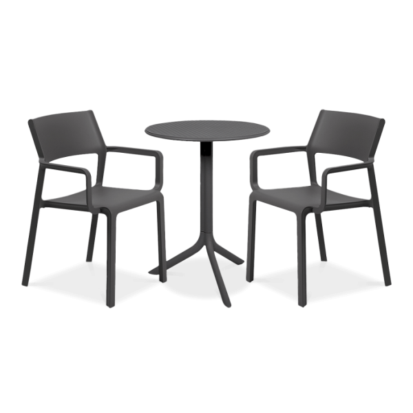 czarny zestaw mebli - dwóch krzeseł i okrągłego stolika