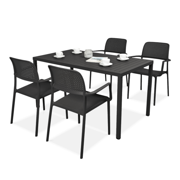 czarny komplet krzeseł i stołu do ogrodu