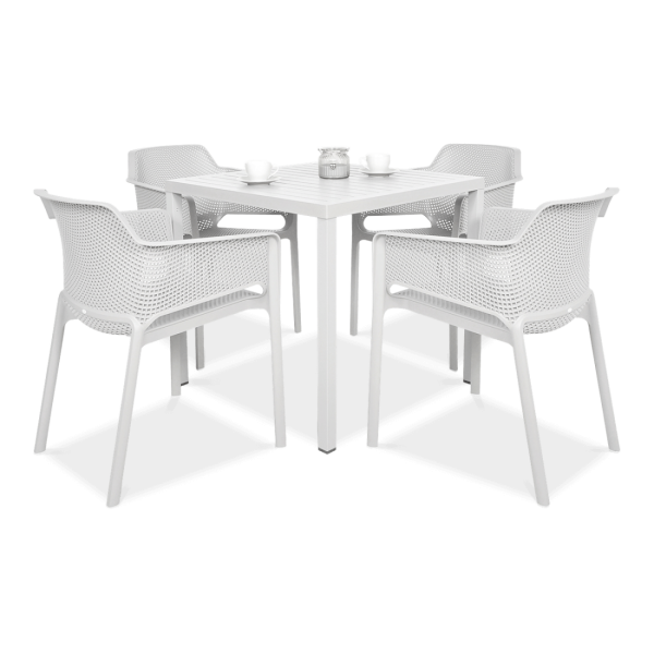 białe meble restauracyjne, krzesła i kwadratowy stół