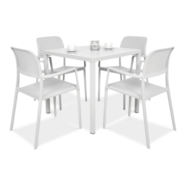 zestaw kawowy w kolorze białym z czterema krzesłami i kwadratowym stolikiem