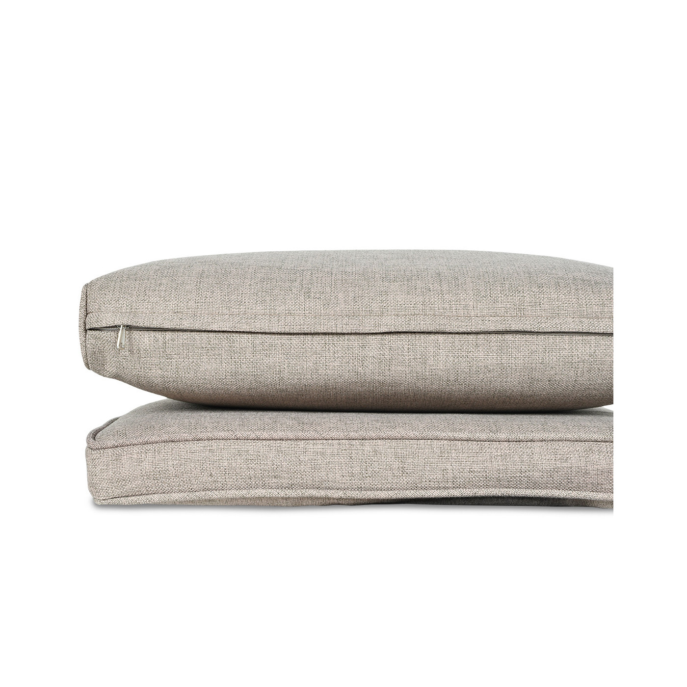 Grube, miękkie poduszki wchodzące w skład zestawu SALO, obecność zamka błyskawicznego ułatwia zdjęcie poszewki