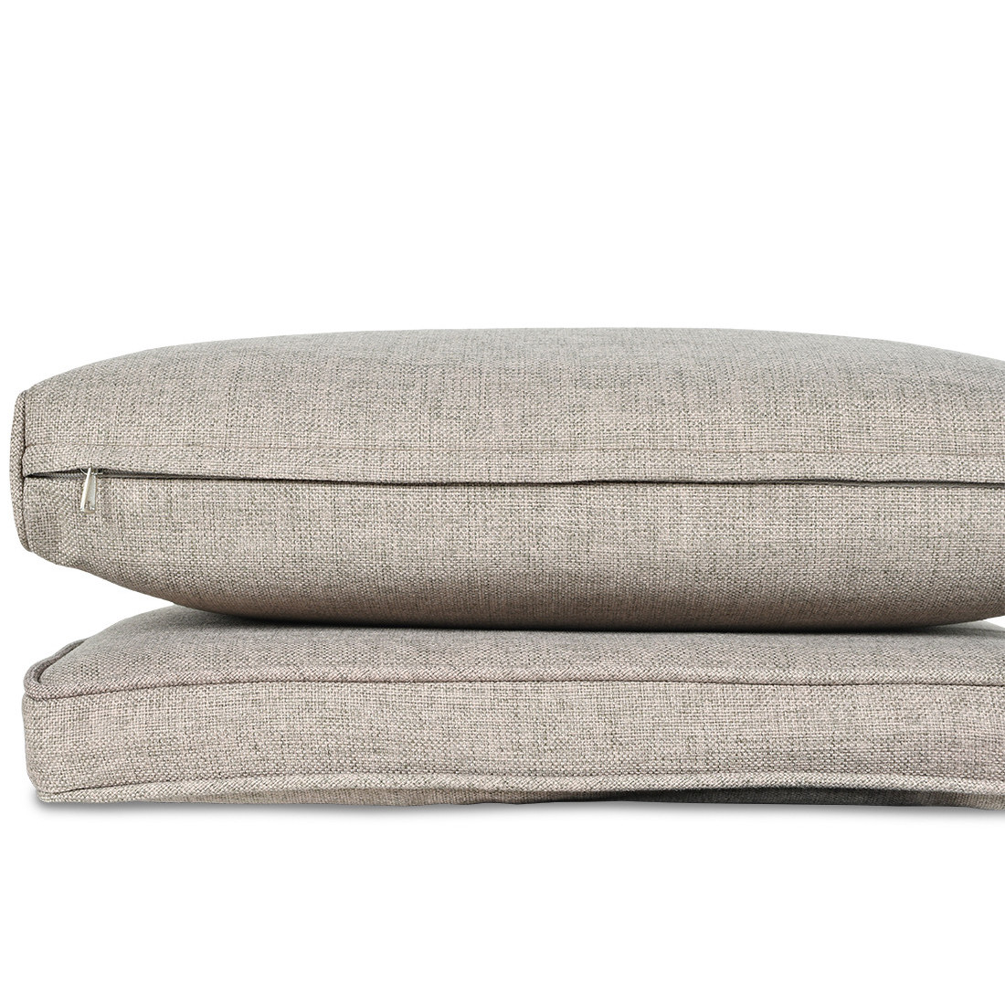 Grube, miękkie poduszki wchodzące w skład zestawu SALO, obecność zamka błyskawicznego ułatwia zdjęcie poszewki