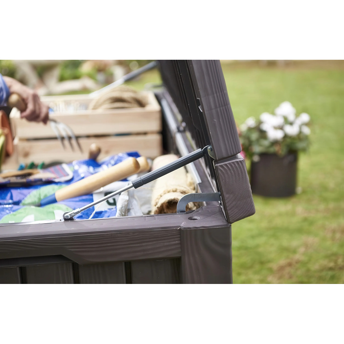 ROCKWOOD BROWN CHEST